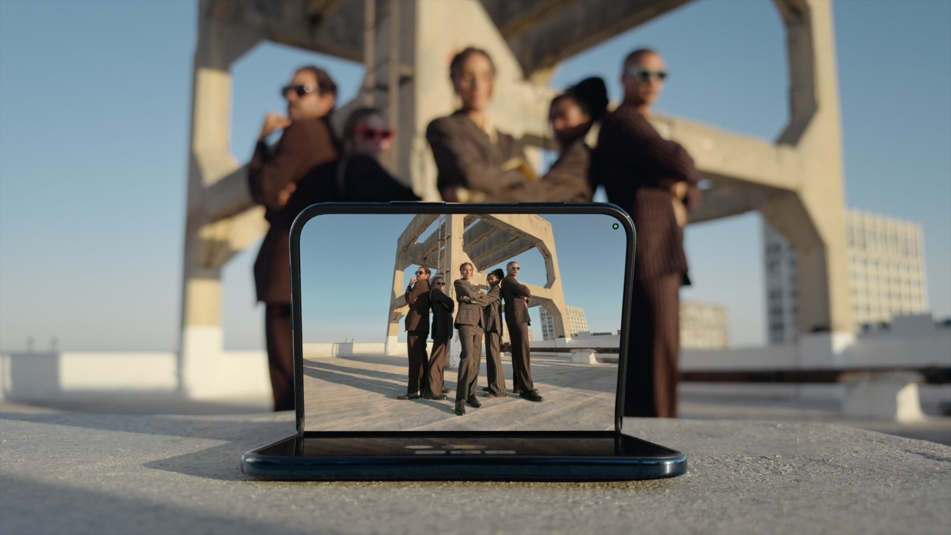 iPhone Duo: Smart Foto mit aufgestelltem Gerät