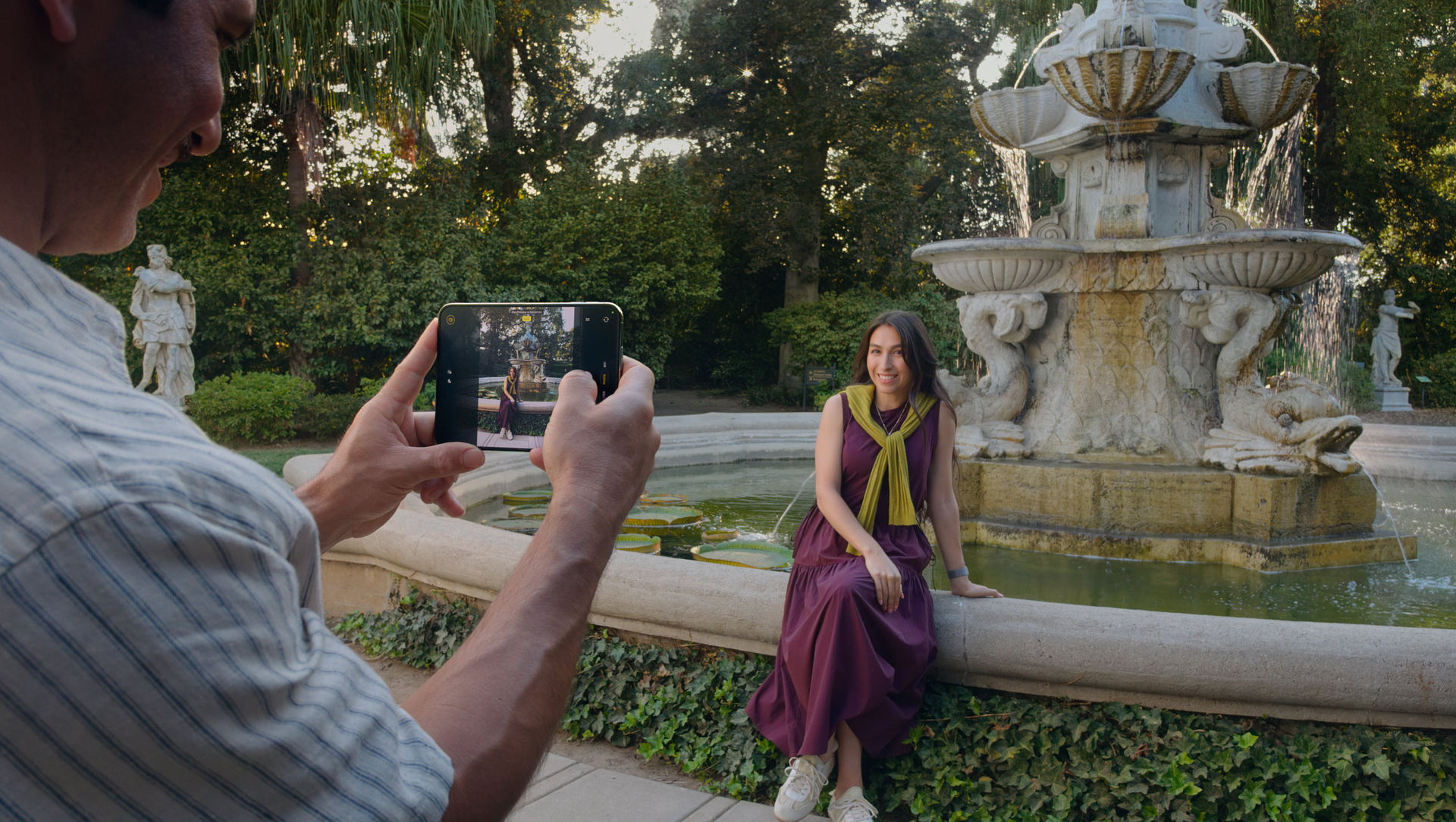 iPhone Duo: Duo Preview beim Porträt am Brunnen