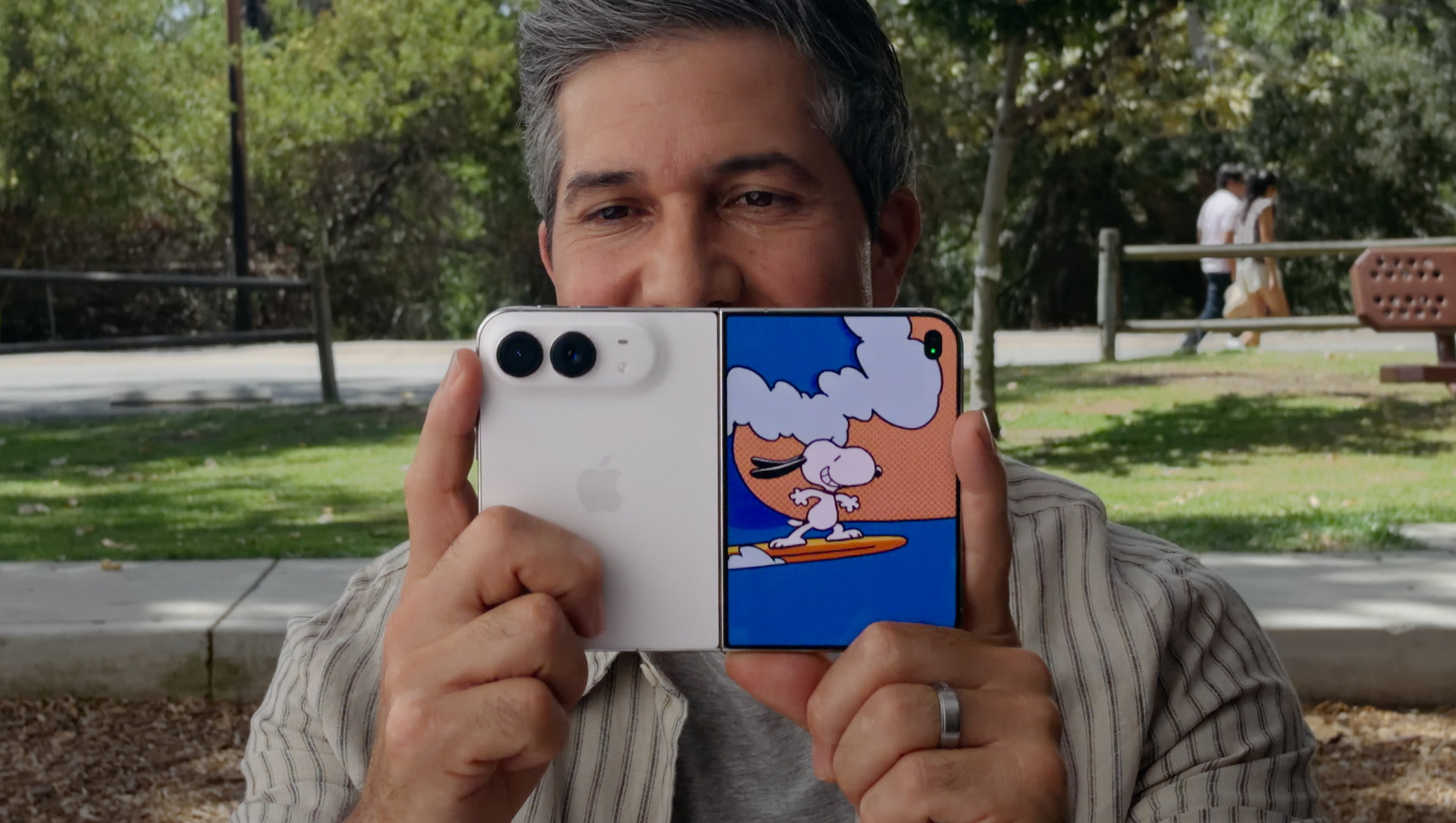 iPhone Duo: Blickfang mit Animation auf dem Außendisplay