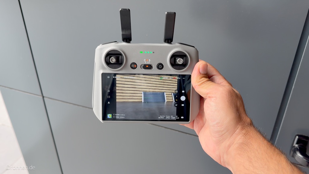 Flughilfe-Einstellungen auf der DJI RC 2 Flughilfe-Einstellungen der DJI Mini 5 Pro auf dem Display der DJI RC 2