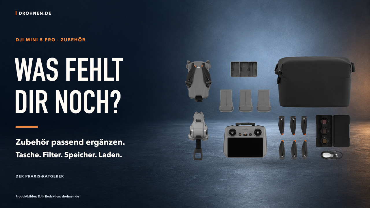 Zubehör der DJI Mini 5 Pro – ND-Filter, Speicherkarte, Ladestation und Koffer im Set