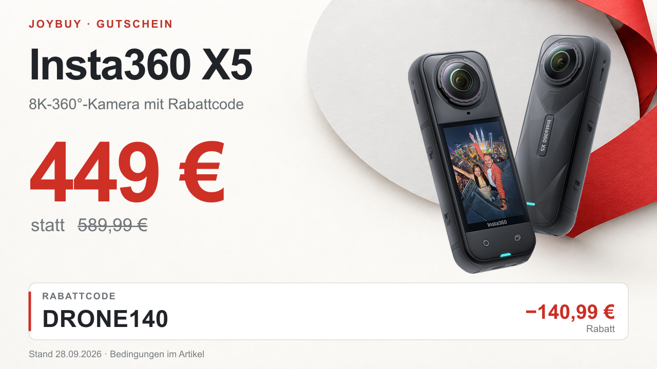 Insta360 X5 am Selfie-Stick mit eingeblendetem Rabatt von 140,99 Euro über den Joybuy-Gutschein.