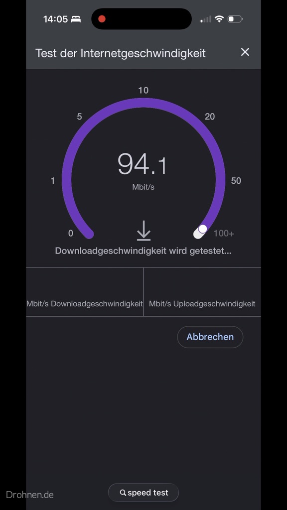 Laufender Browser-Speedtest mit 94,1 Mbit/s als momentaner Downloadanzeige.