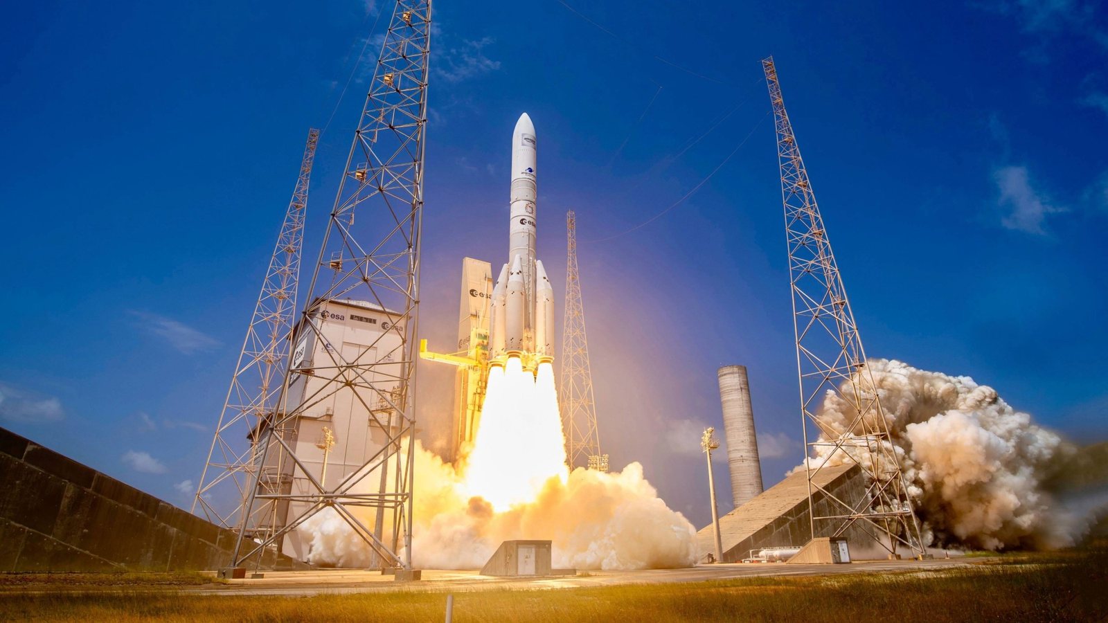 Start einer Ariane-6-Rakete mit Amazon-Leo-Satelliten vom Weltraumbahnhof Kourou in Französisch-Guayana