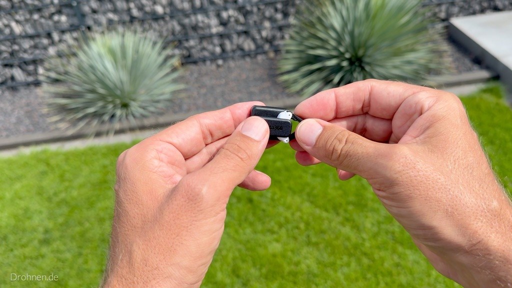 Antigravity Ring Remote in der Hand