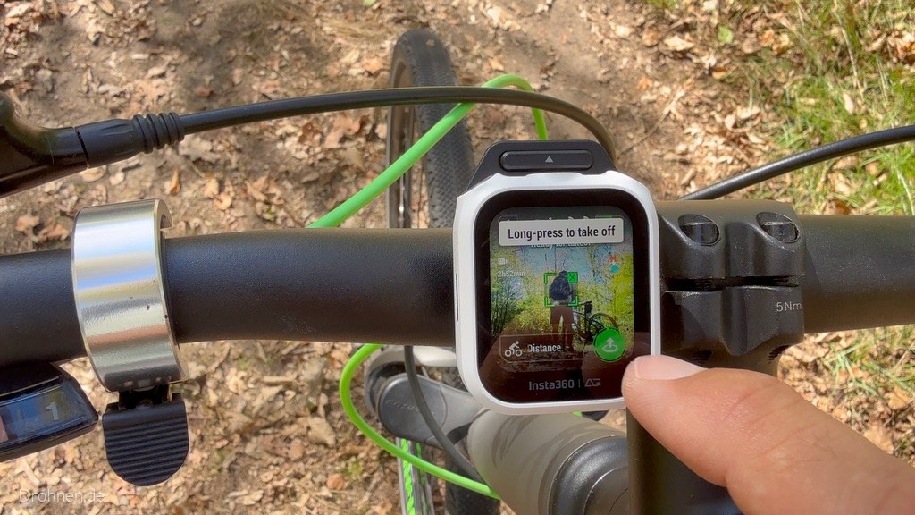 Watch Remote am Lenker fordert zum Start per langem Tastendruck auf