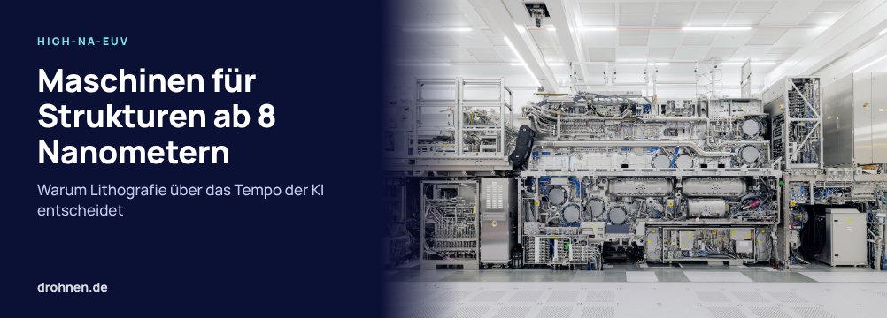 Banner High-NA-EUV von ASML: Maschinen für Strukturen ab 8 Nanometern, daneben ein High-NA-System im Reinraum