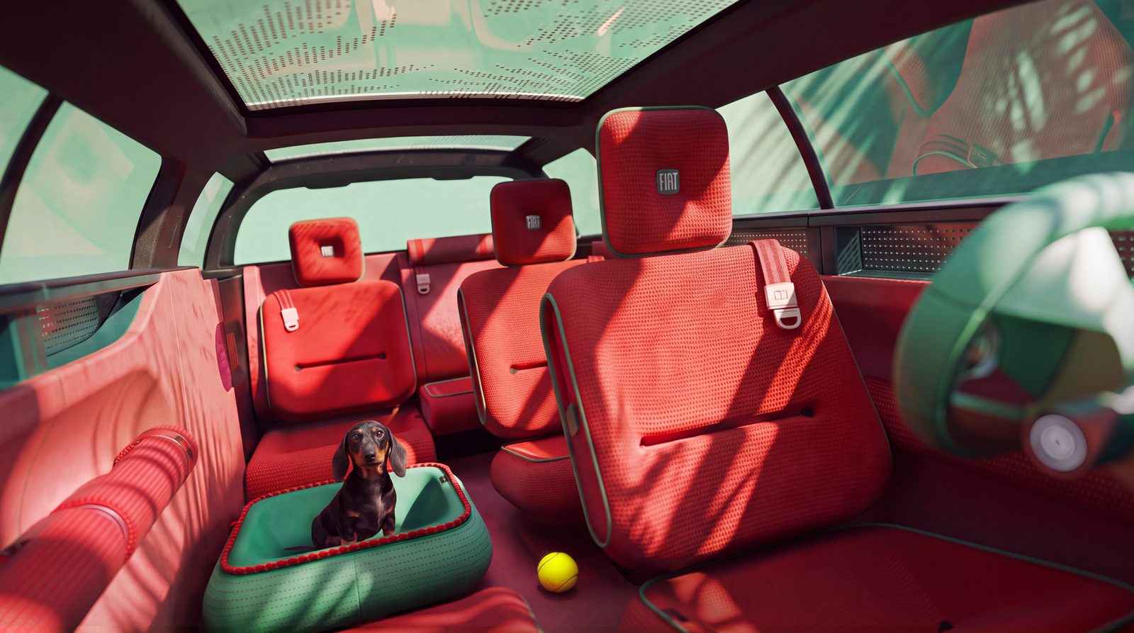 Rote Sitze im Innenraum der Fiat Multiplay mit einem Hund auf dem modularen Petsenger Seat