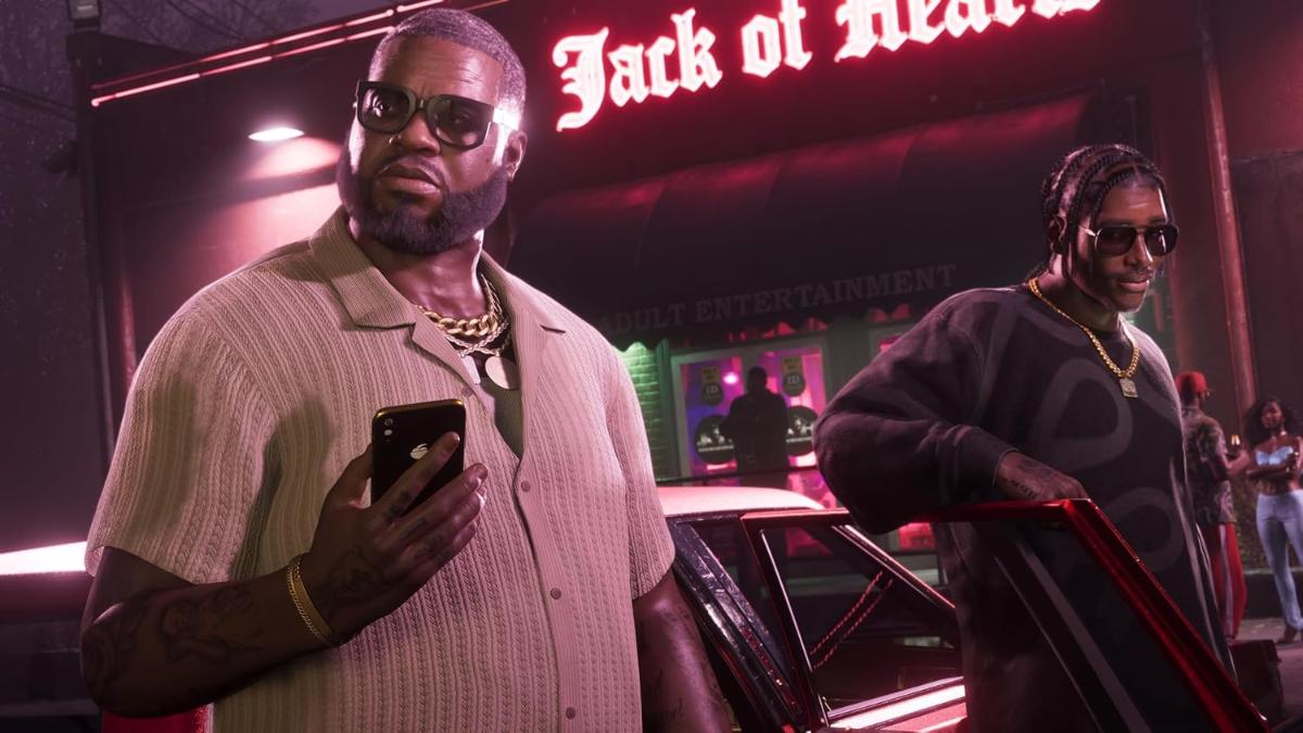 Offizieller GTA-VI-Screenshot: zwei Figuren vor einem neonbeleuchteten Club bei Nacht