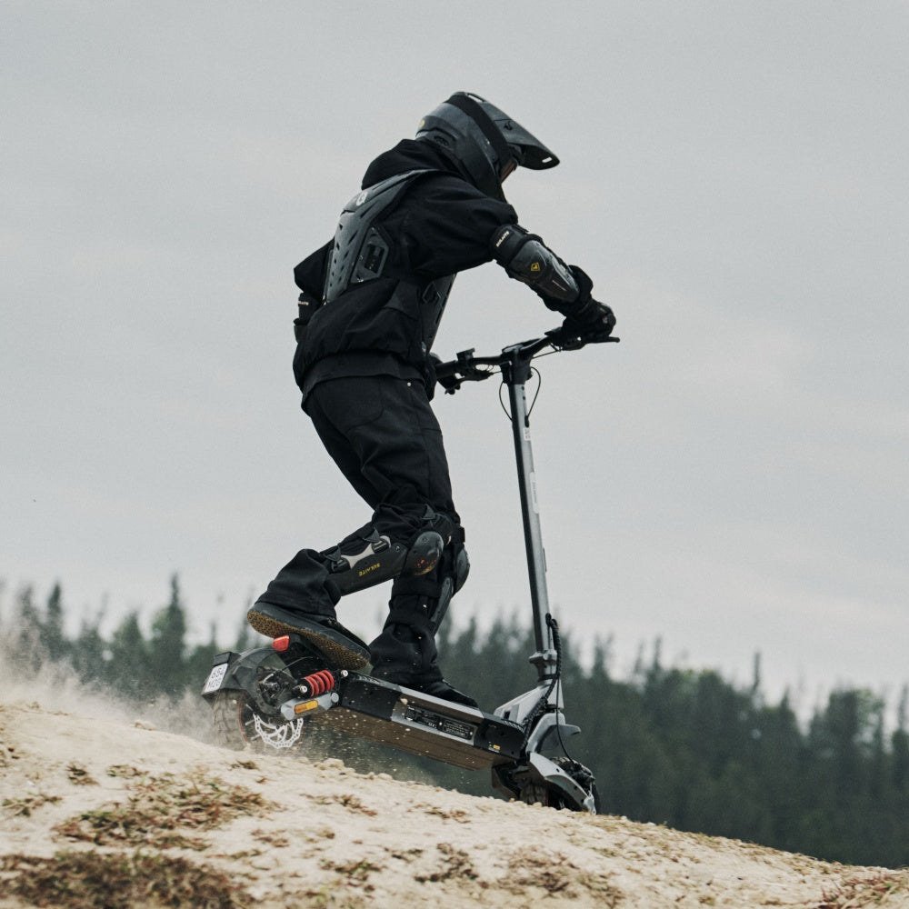 iScooter iX7 Pro – Geländefahrt von hinten