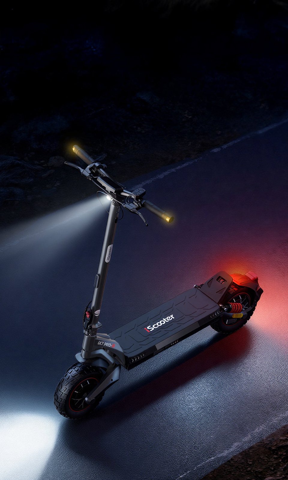 iScooter iX7 Pro – Lichtanlage in dunkler Umgebung – Hochformat