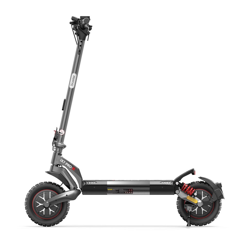 Der iScooter iX7 Pro in der Seitenansicht: Nach dem Auspacken sind Lenker und Schutzblech zu montieren