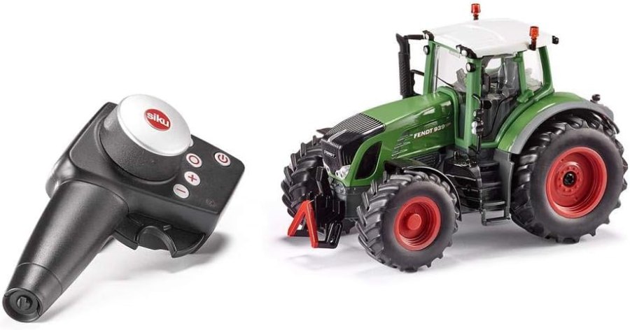 Grüner Siku Control Fendt 939 Traktor im Maßstab 1:32 neben der Pistolen-Fernsteuerung
