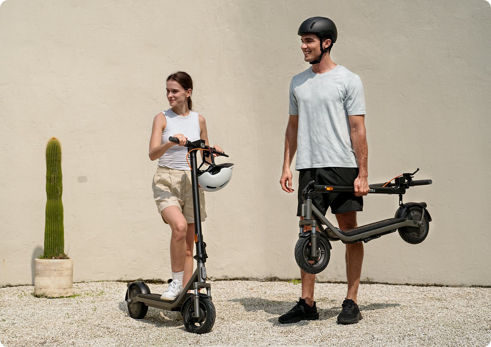 Gefaltet lässt sich ein leichter Scooter wie der Xiaomi Electric Scooter 6 Lite tragen